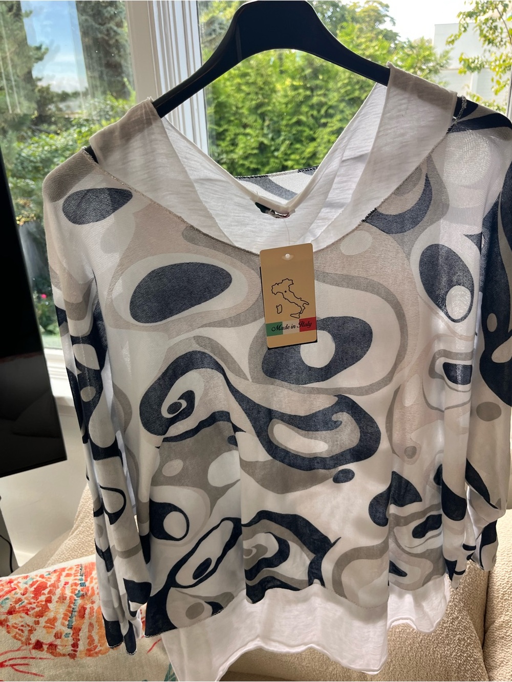 Abstract-Print V-Neck Tunic in White and Navy
